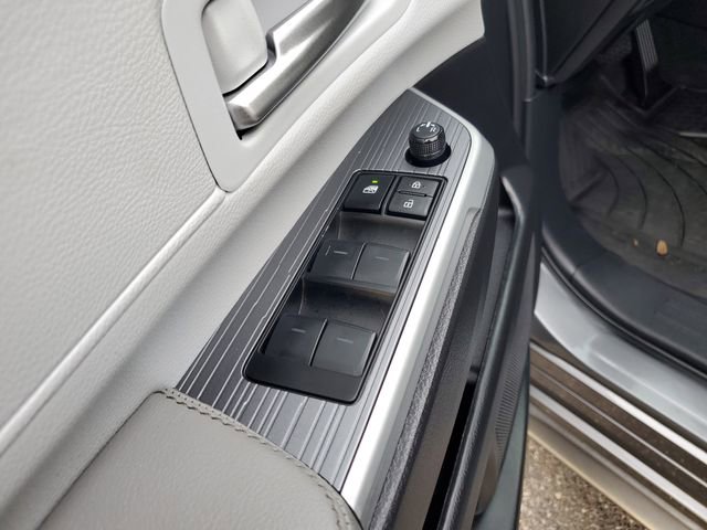 Used 2026 Toyota Sienna XLE FWD image 17