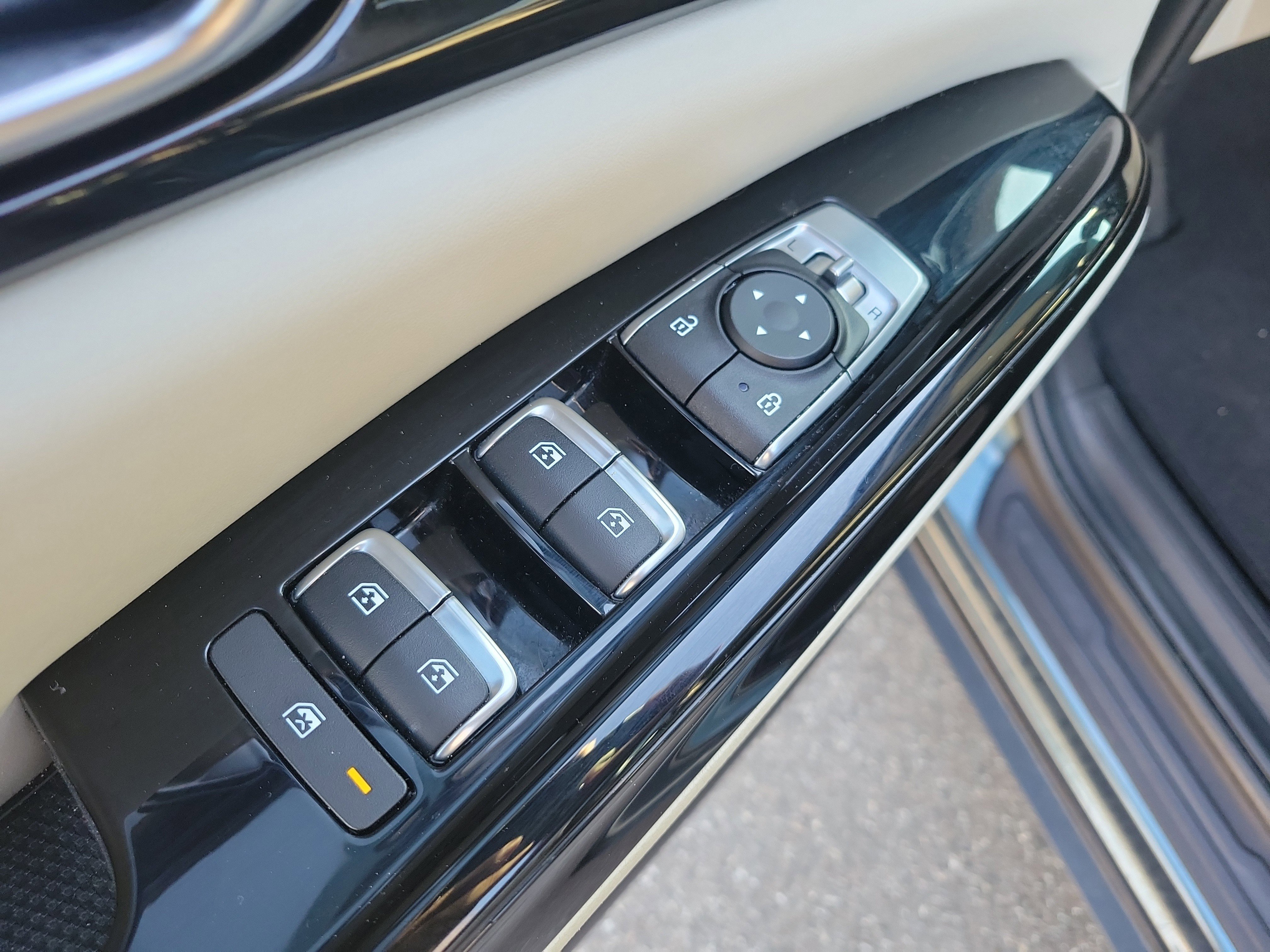 Certified 2022 Kia Carnival EX image 20