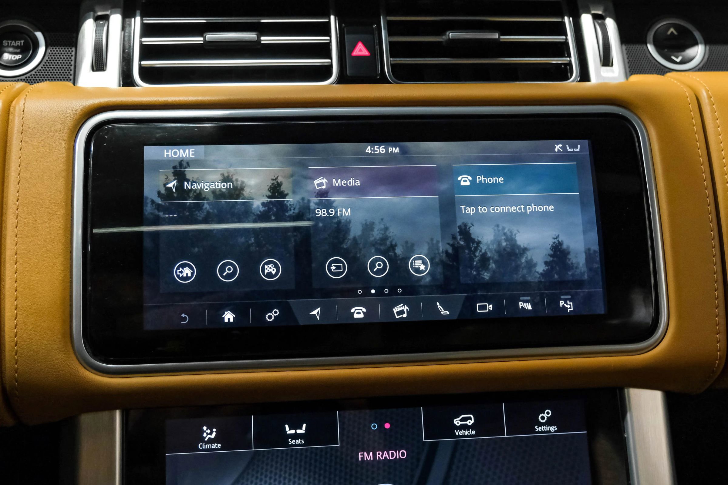 Used 2019 Land Rover Range Rover Long Wheelbase Autobiography image 21