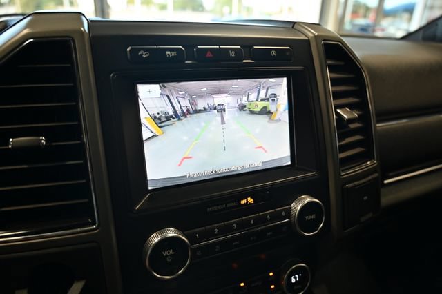 Used 2020 Ford Expedition XLT w/ Equipment Group 202A AWD/4WD image 17