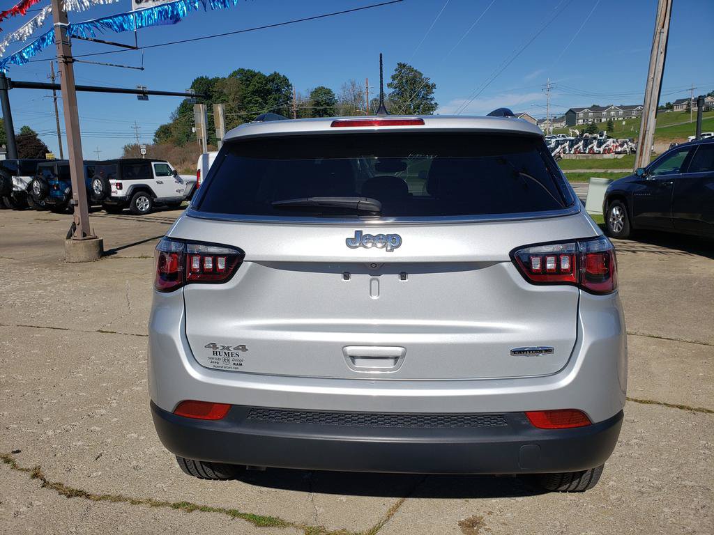 Used 2024 Jeep Compass Latitude AWD/4WD image 4