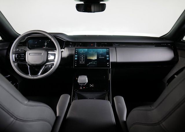 New 2025 Land Rover Range Rover Sport SE image 4
