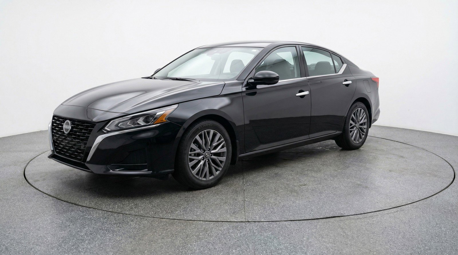 Used 2025 Nissan Altima 2.5 SV image 3