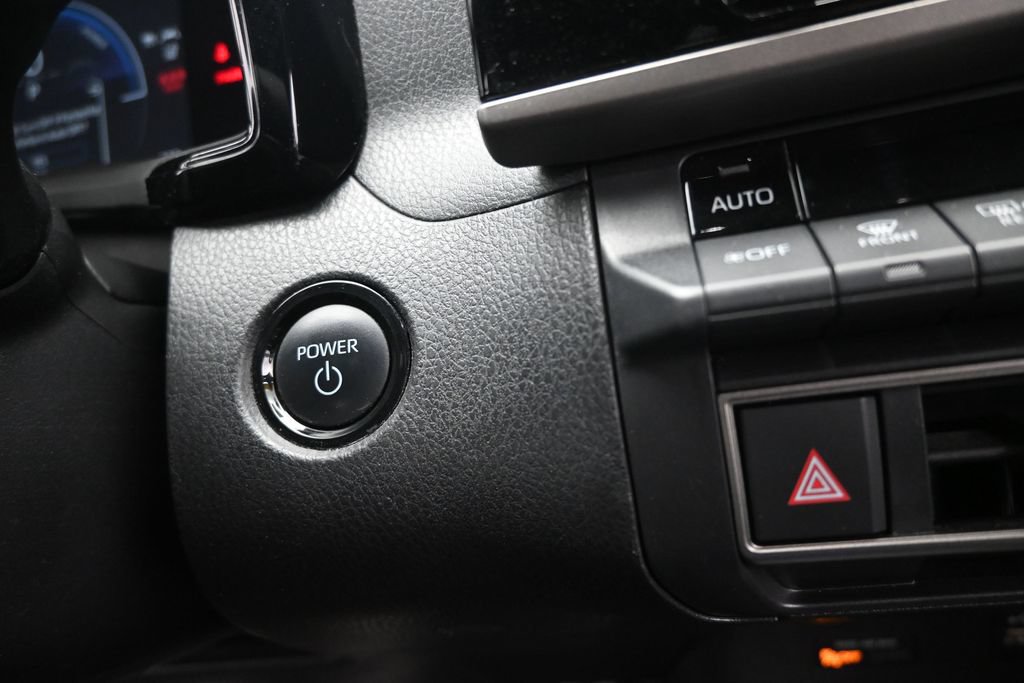 Used 2025 Toyota Camry SE FWD image 23