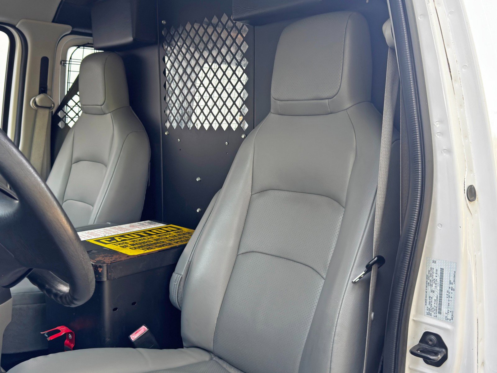 Used 2010 Ford E-350 and Econoline 350 Extended Super Duty image 18