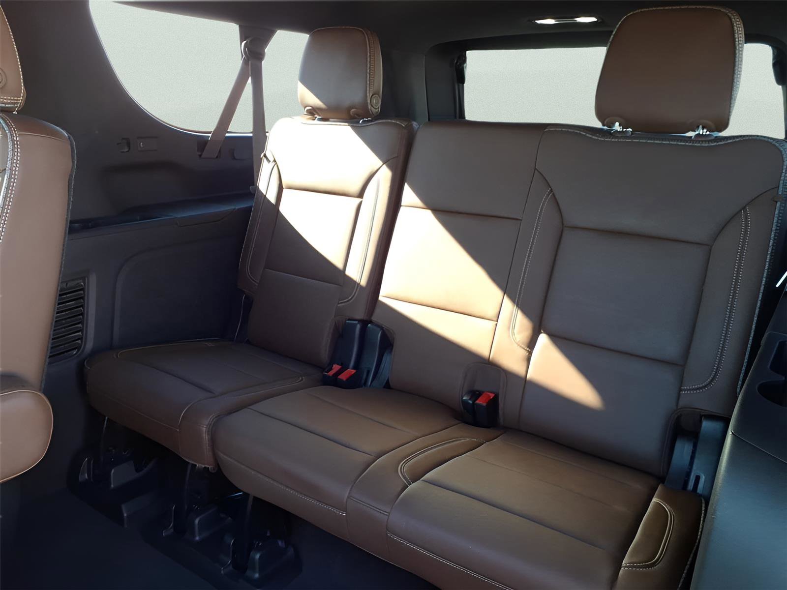 Used 2021 Chevrolet Suburban High Country w/ Premium Package image 28