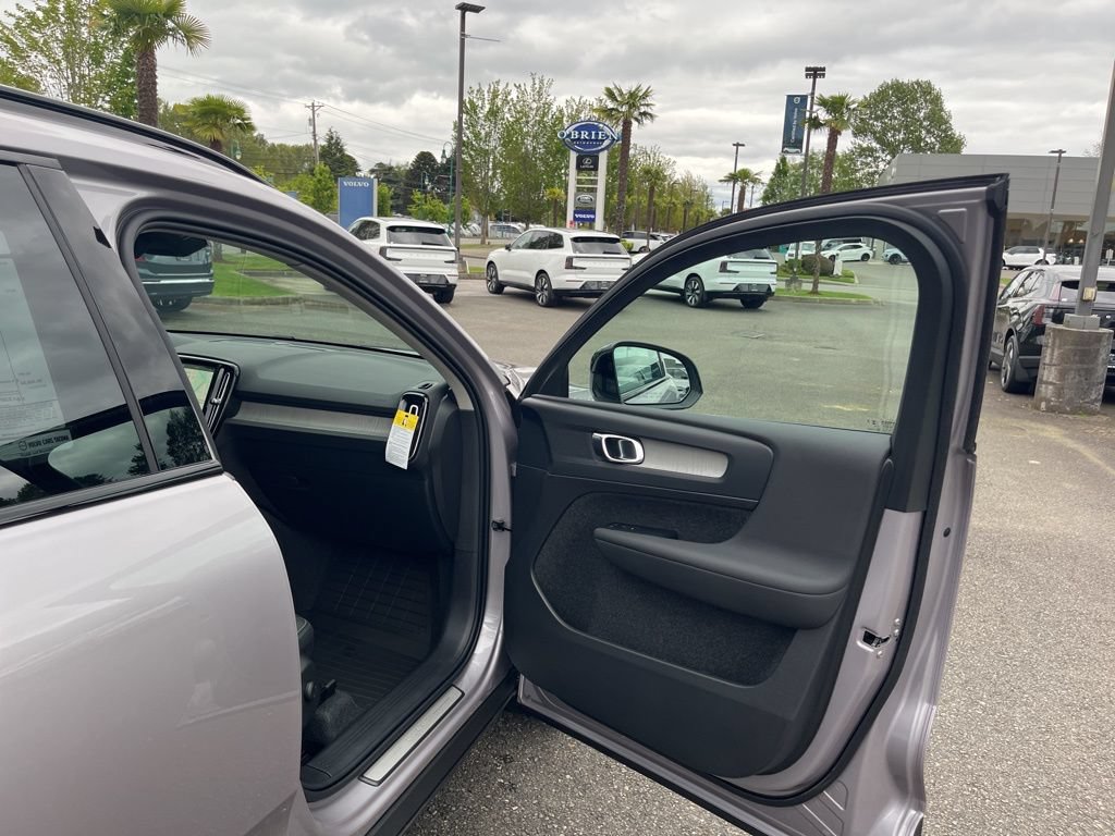 New 2026 Volvo XC40 B5 Core w/ Protection Package Premier AWD/4WD image 19