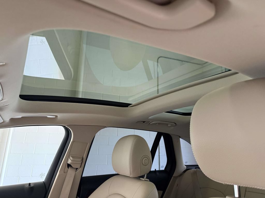 Used 2021 Mercedes-Benz GLC 300 4MATIC image 22