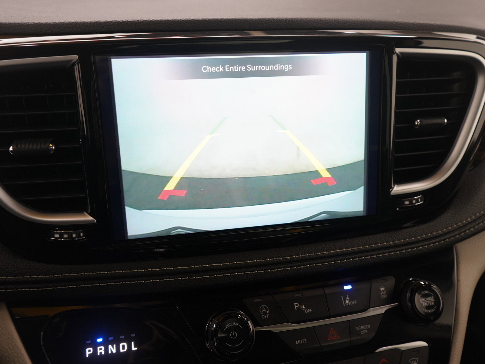 Used 2024 Chrysler Pacifica Limited image 29