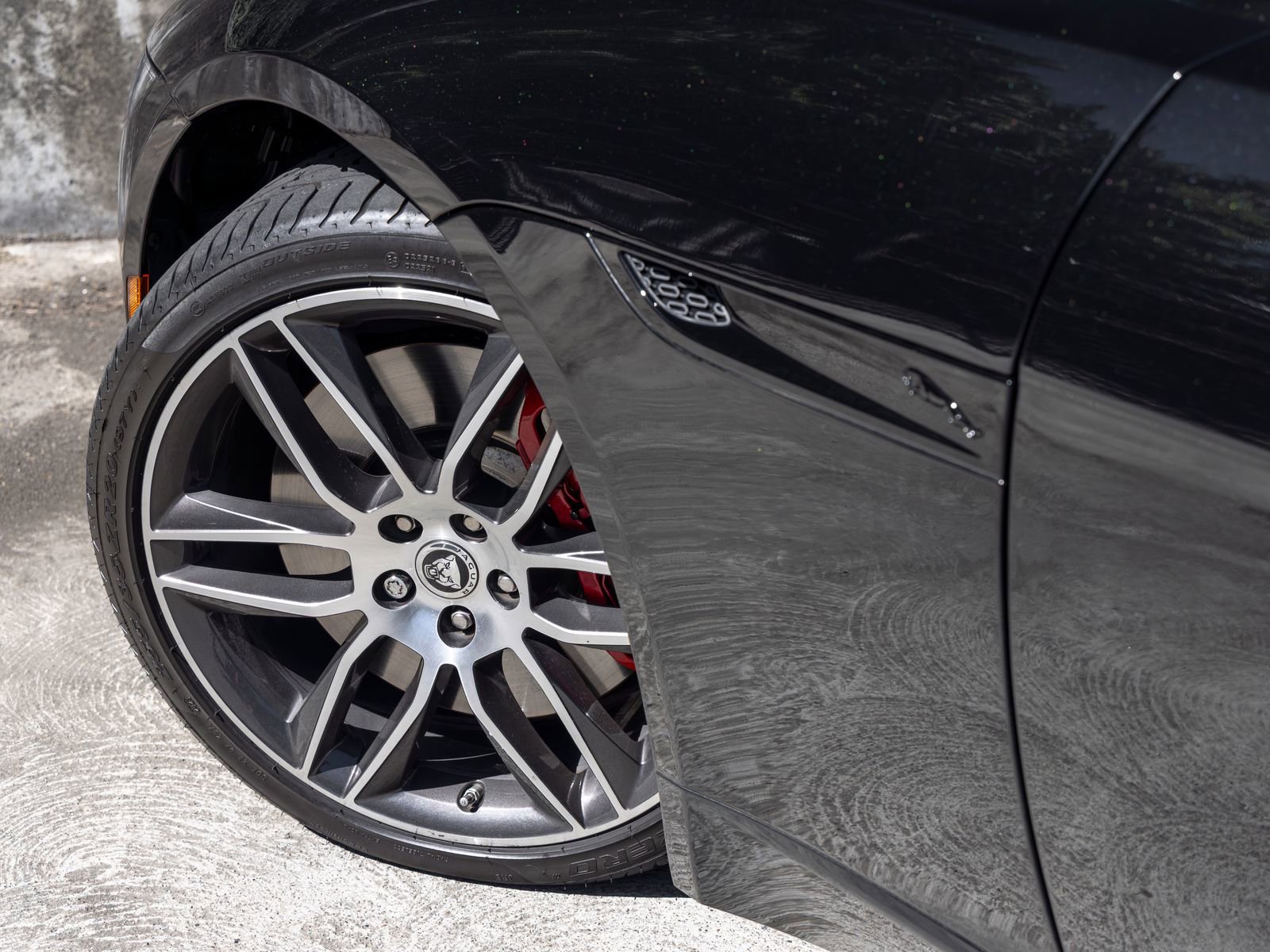 Used 2024 Jaguar F-TYPE R-Dynamic RWD image 22