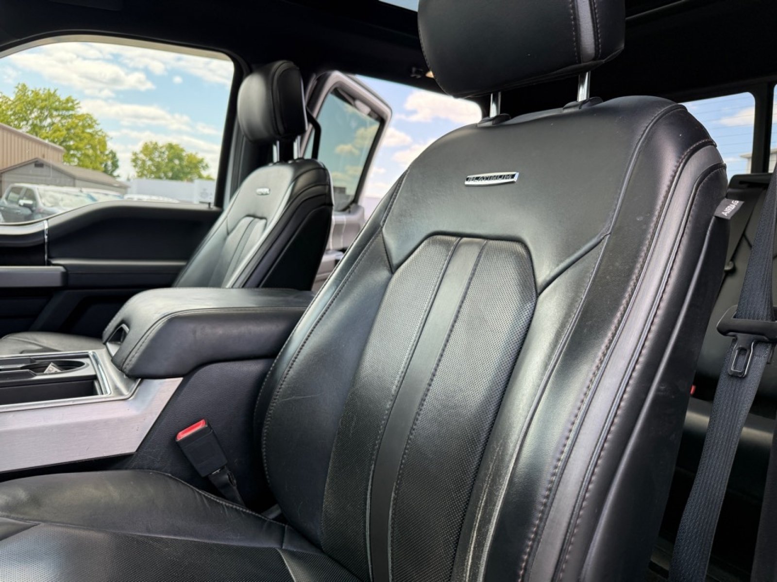 Used 2019 Ford F350 Platinum w/ Platinum Ultimate Package AWD/4WD image 31
