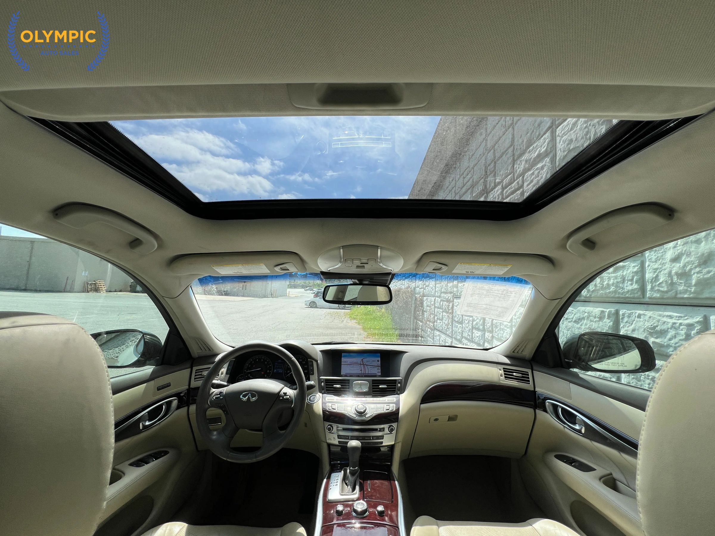 Used 2015 INFINITI Q70 3.7 RWD image 42