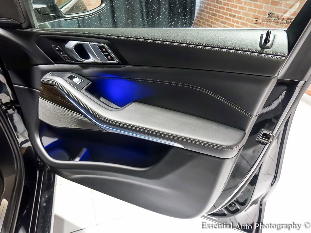 Used 2025 BMW X7 xDrive40i w/ Premium Package image 33