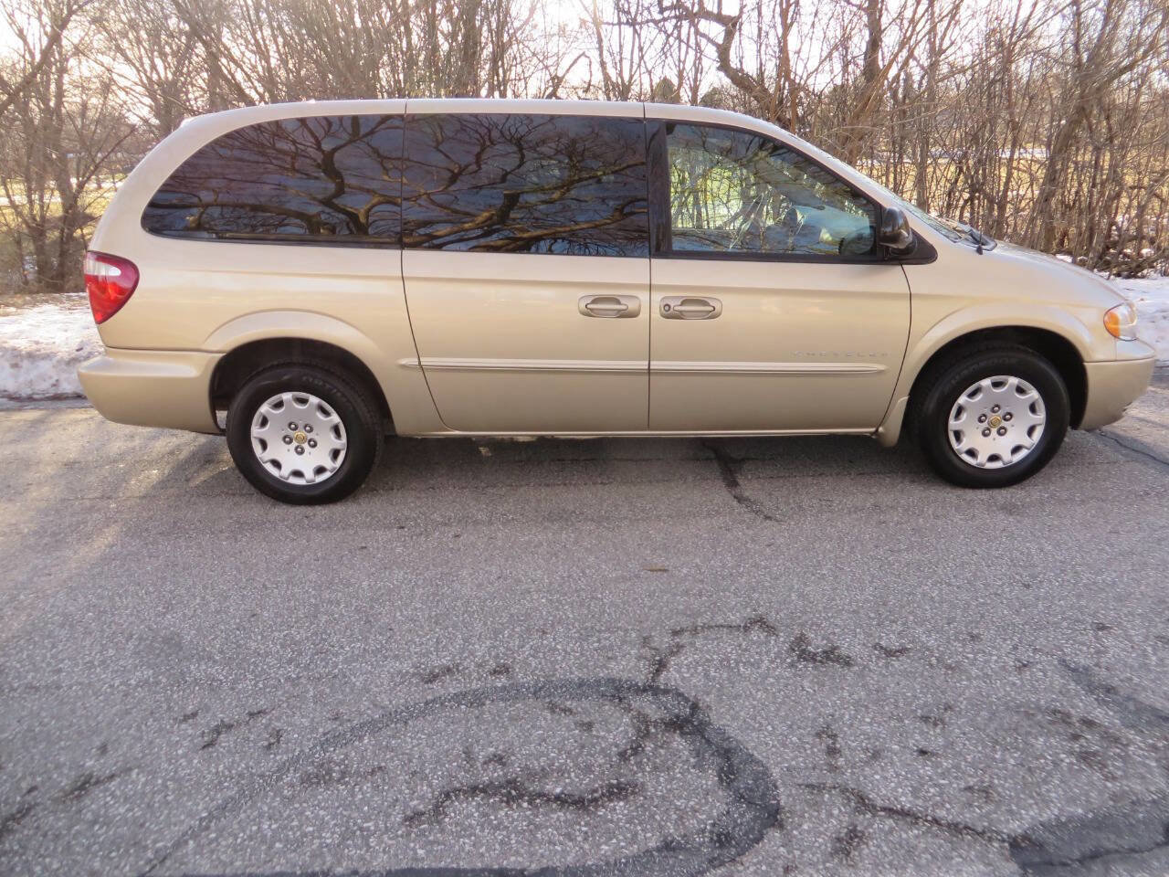 Used 2001 Chrysler Town & Country LX image 6
