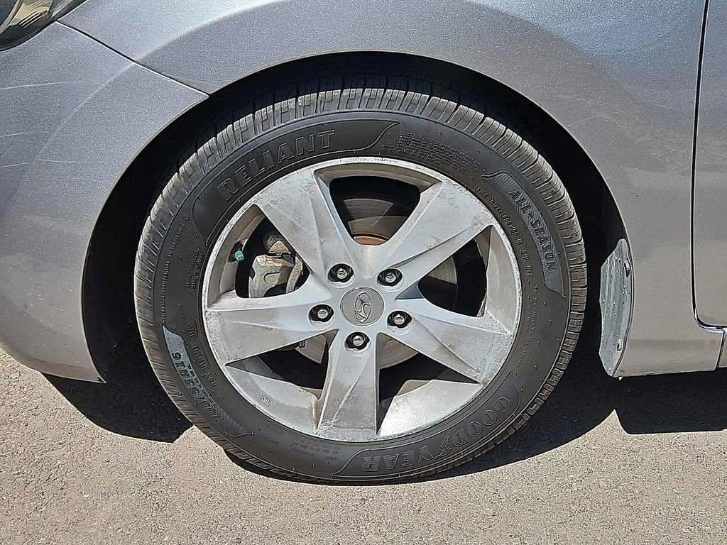 Used 2013 Hyundai Elantra GLS w/ Preferred Pkg FWD image 5