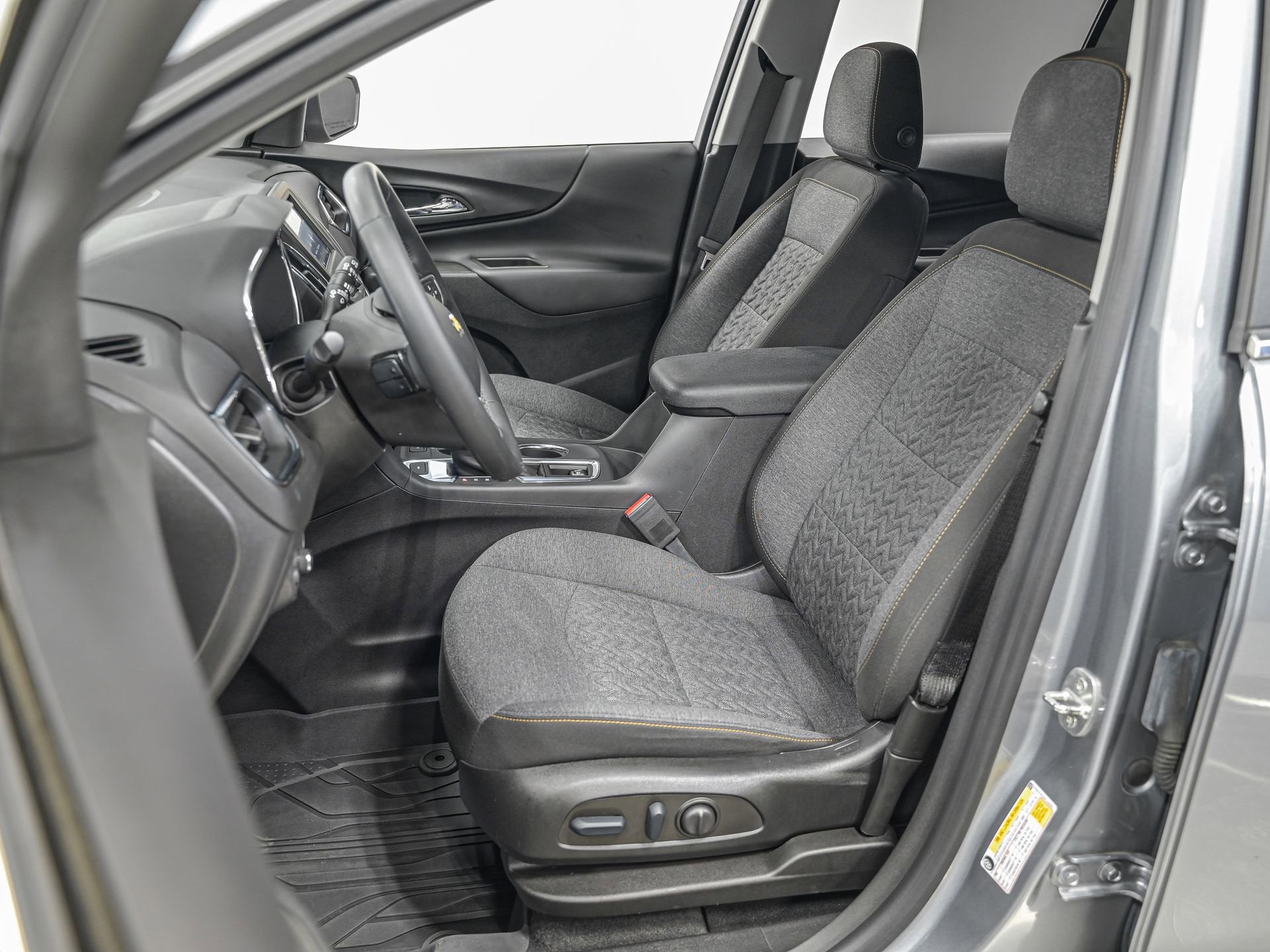 Used 2023 Chevrolet Equinox LT image 16