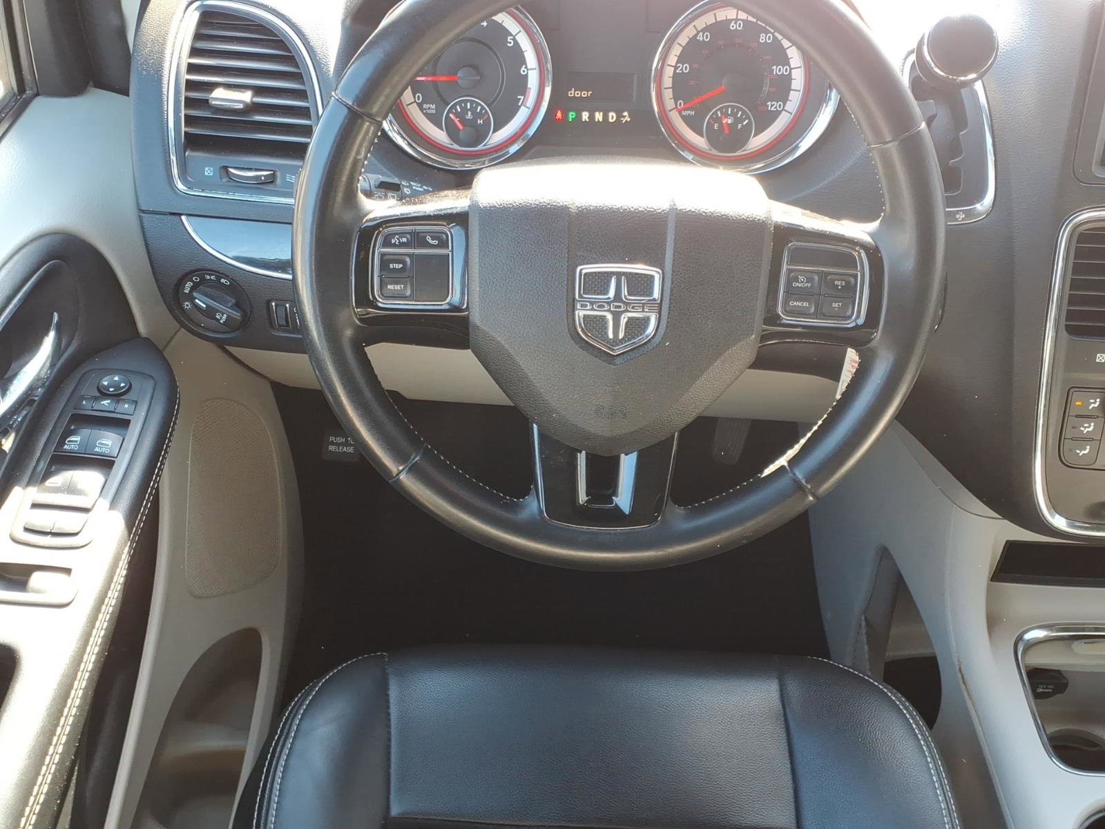 Used 2017 Dodge Grand Caravan SXT FWD image 5