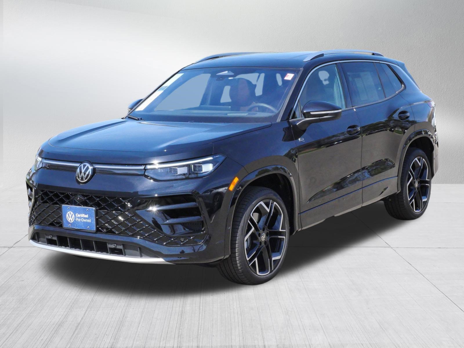 Certified 2026 Volkswagen Tiguan SEL R-Line AWD/4WD image 3