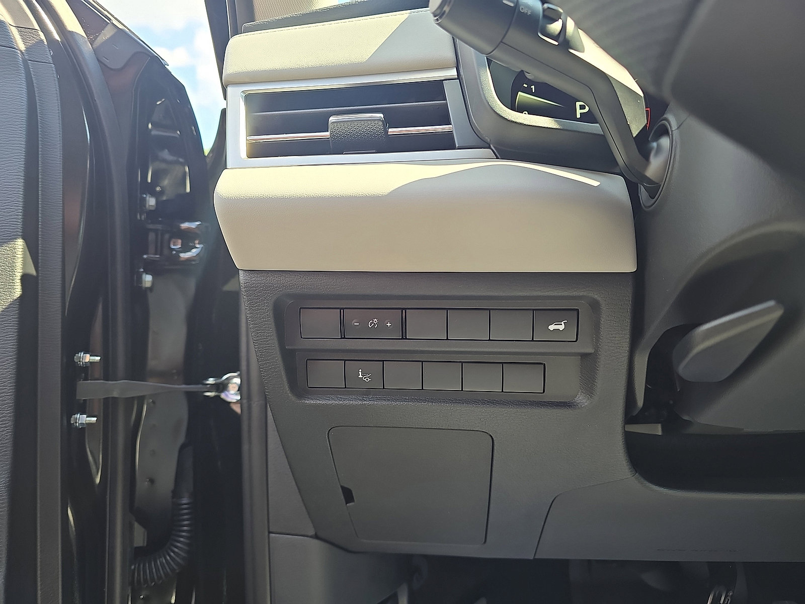 New 2025 Mitsubishi Outlander image 14