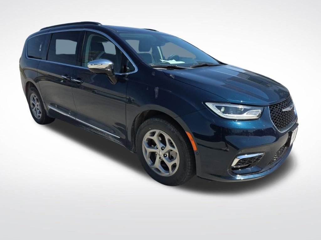 Used 2023 Chrysler Pacifica Limited w/ Uconnect Theater Family Group AWD/4WD image 8