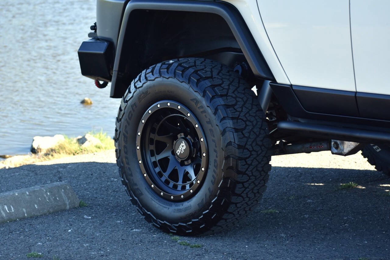 Used 2010 Toyota FJ Cruiser 4WD image 11
