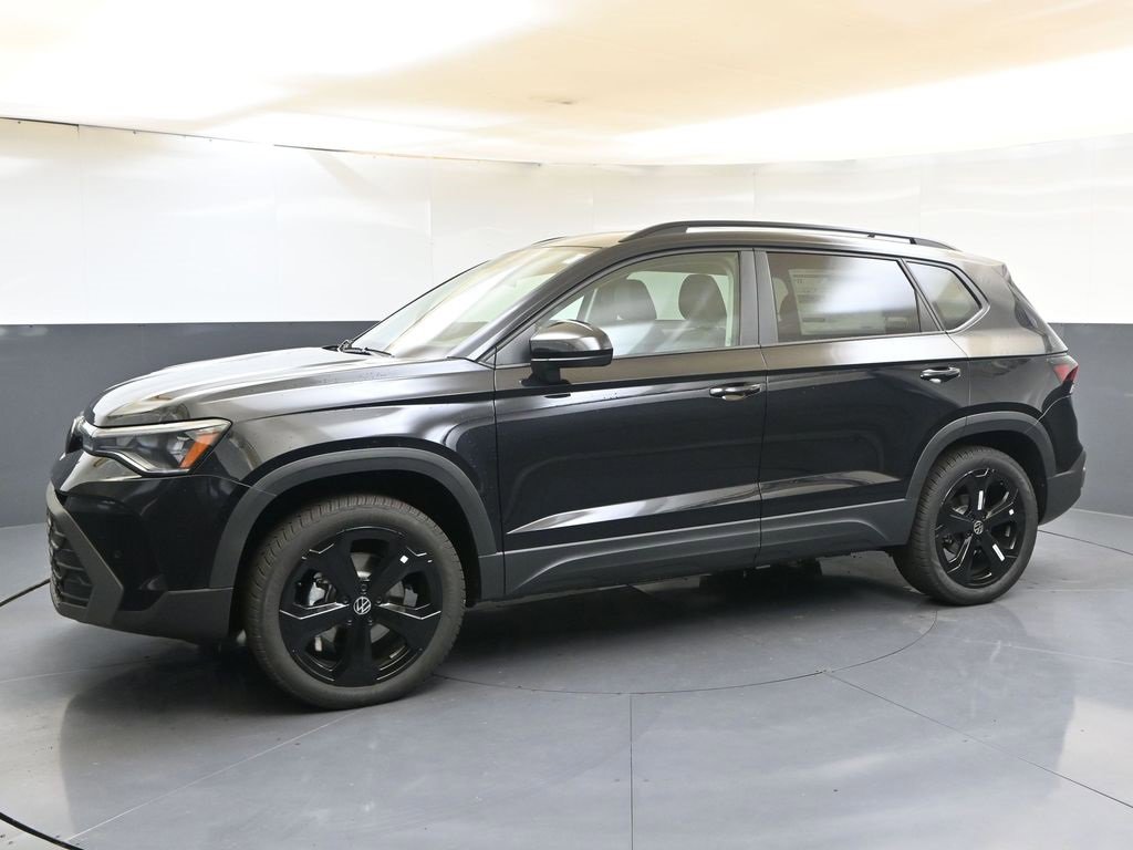 New 2025 Volkswagen Taos SE image 2