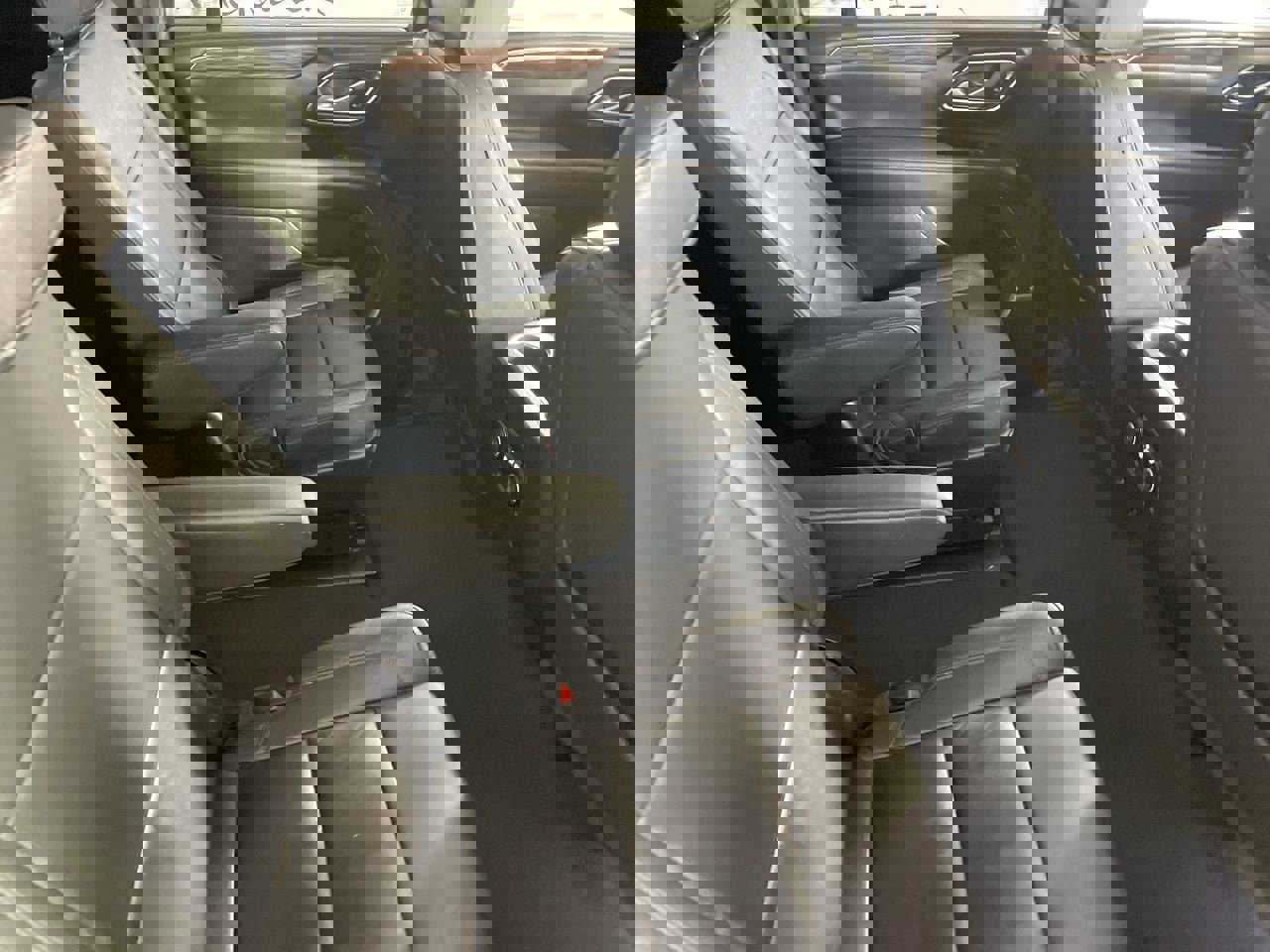 Used 2022 Chevrolet Suburban Z71 w/ Luxury Package image 25