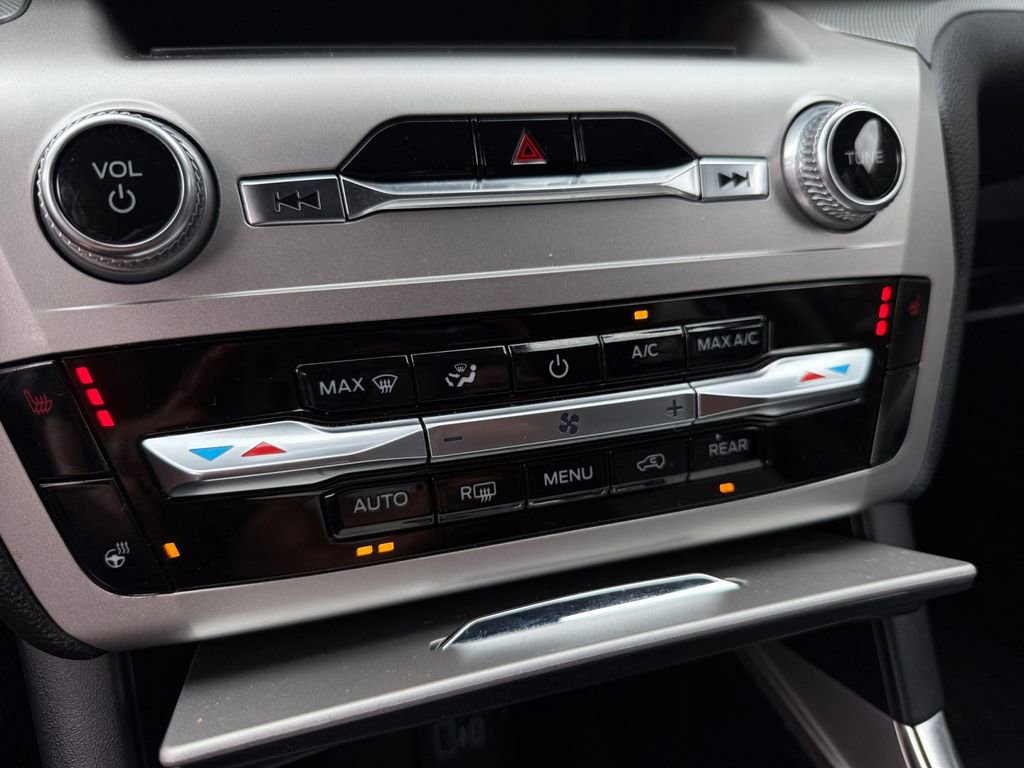 Certified 2022 Ford Explorer XLT w/ Equipment Group 202A image 23