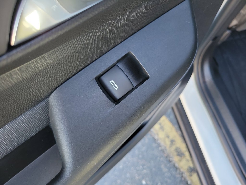Used 2025 Buick Envista Sport Touring w/ Experience Buick Package FWD image 22
