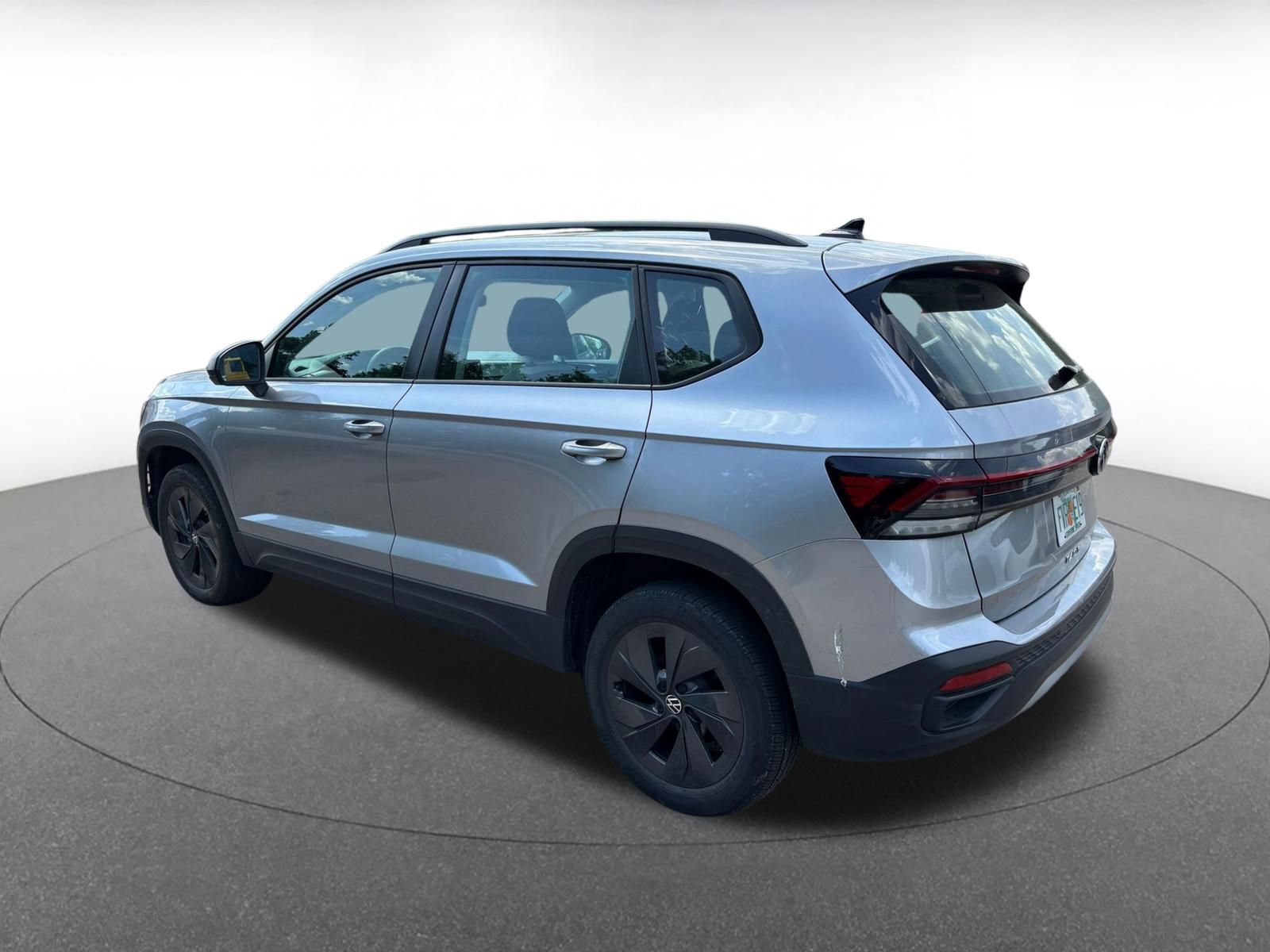 Used 2025 Volkswagen Taos S FWD image 5