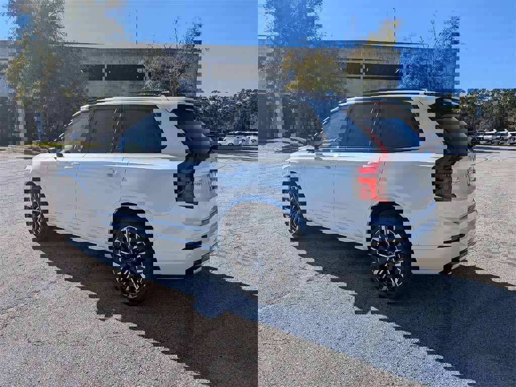 New 2026 Volvo XC90 B6 Ultra w/ Protection Package Premier image 4