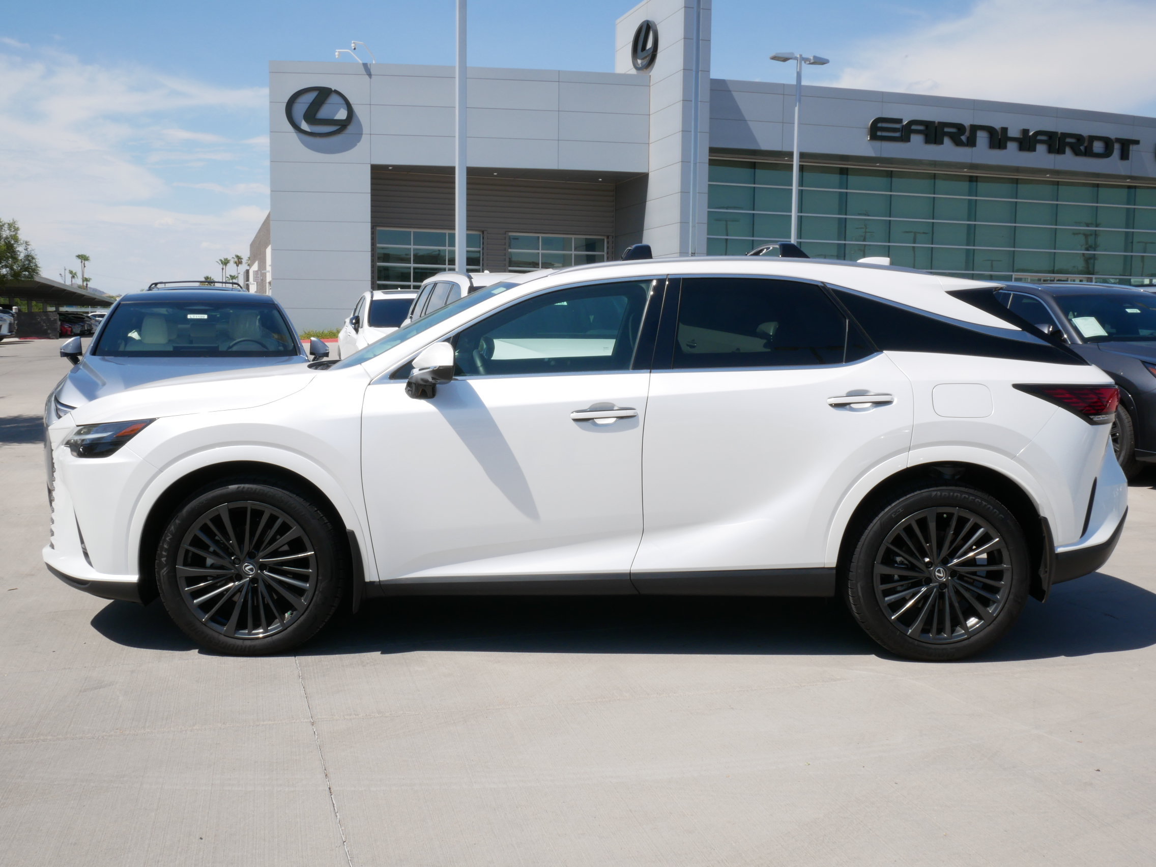Used 2025 Lexus RX 350h AWD/4WD image 3
