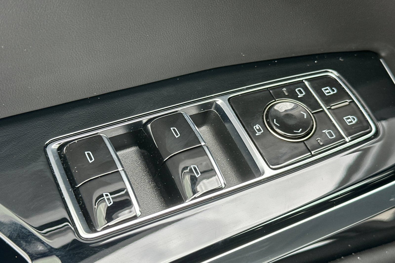 Certified 2025 Cadillac Escalade ESV Sport Platinum w/ LPO, ONYX Package AWD/4WD image 11