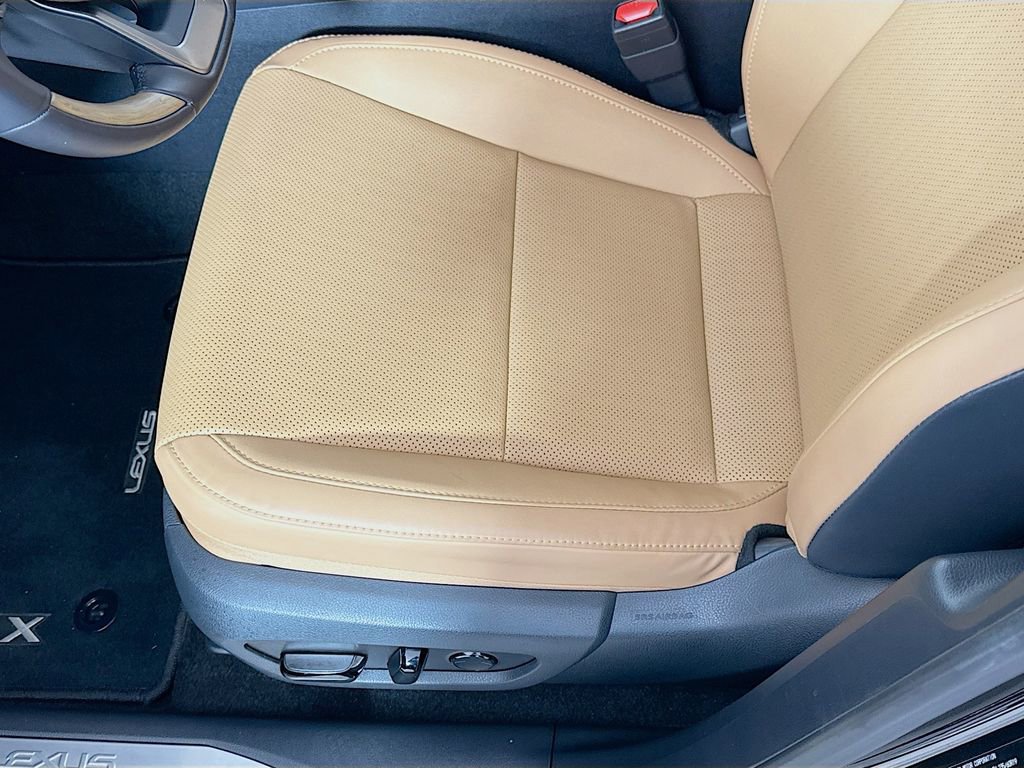Used 2025 Lexus RX 350 Premium w/ Accessory Package (Z1) image 20
