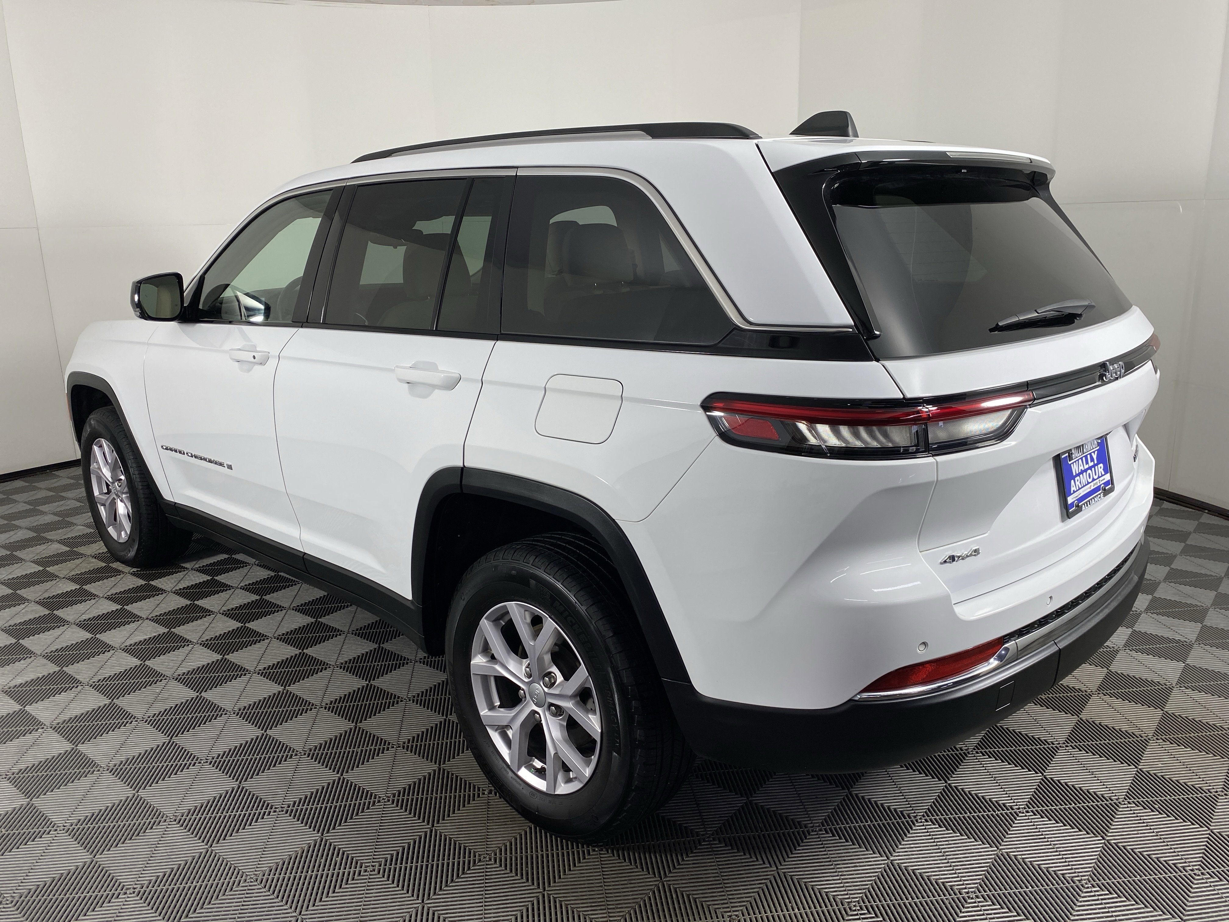 Used 2022 Jeep Grand Cherokee Limited image 11