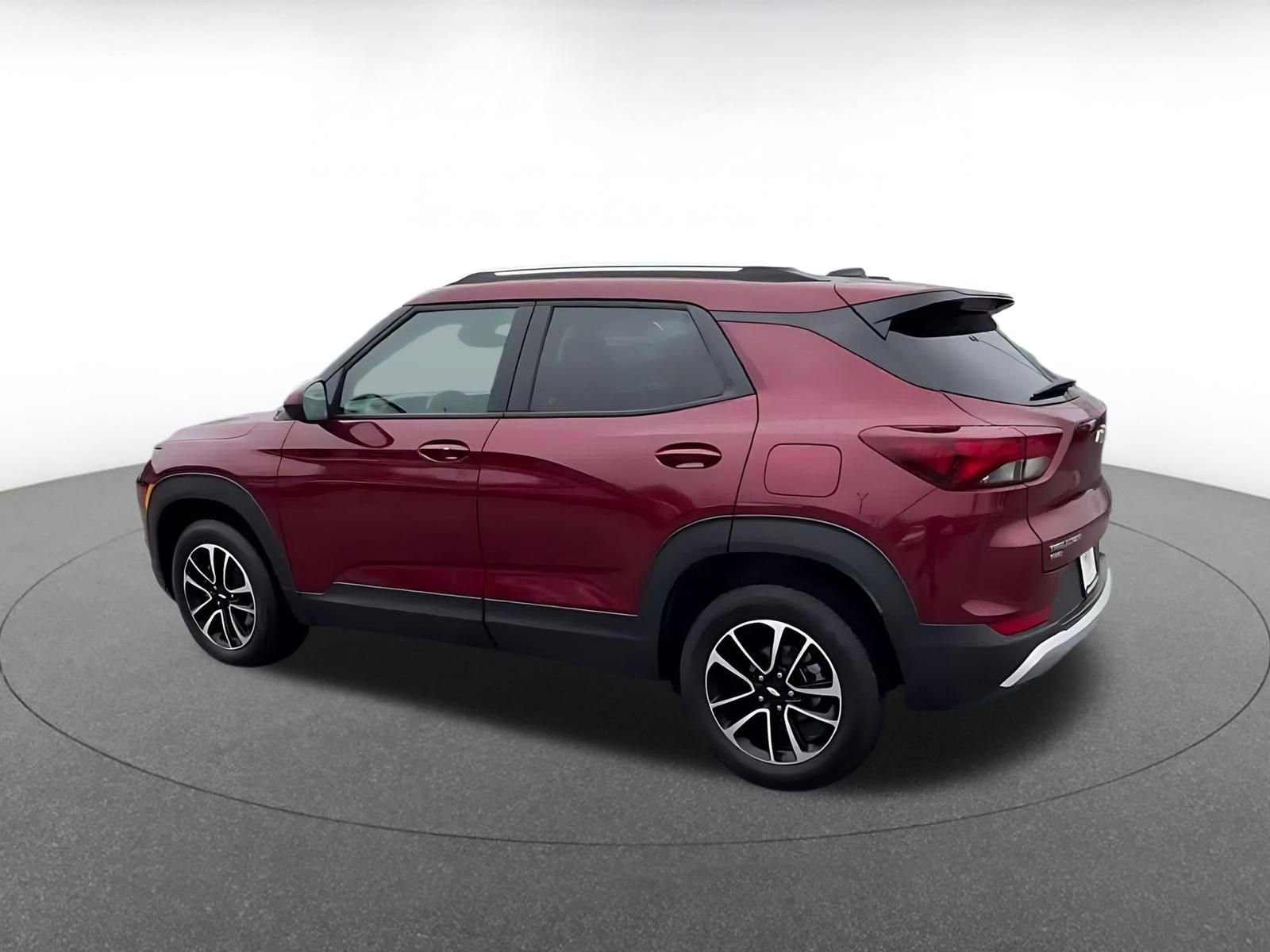 Used 2025 Chevrolet TrailBlazer LT w/ Driver Confidence Package image 9