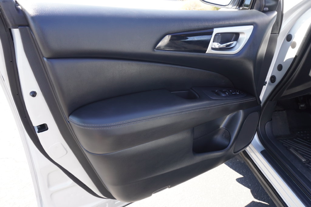 Certified 2020 Nissan Pathfinder SV FWD image 15
