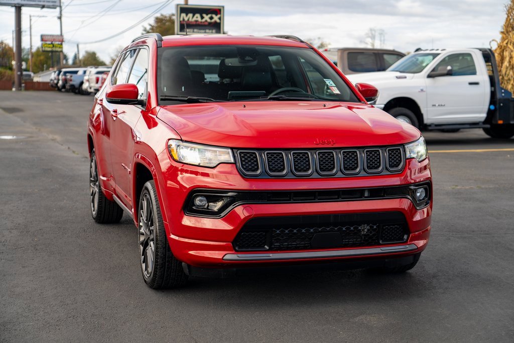Used 2023 Jeep Compass Limited image 2