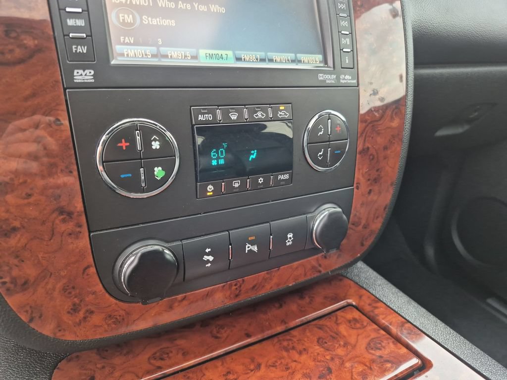 Used 2012 Chevrolet Avalanche LTZ AWD/4WD image 36