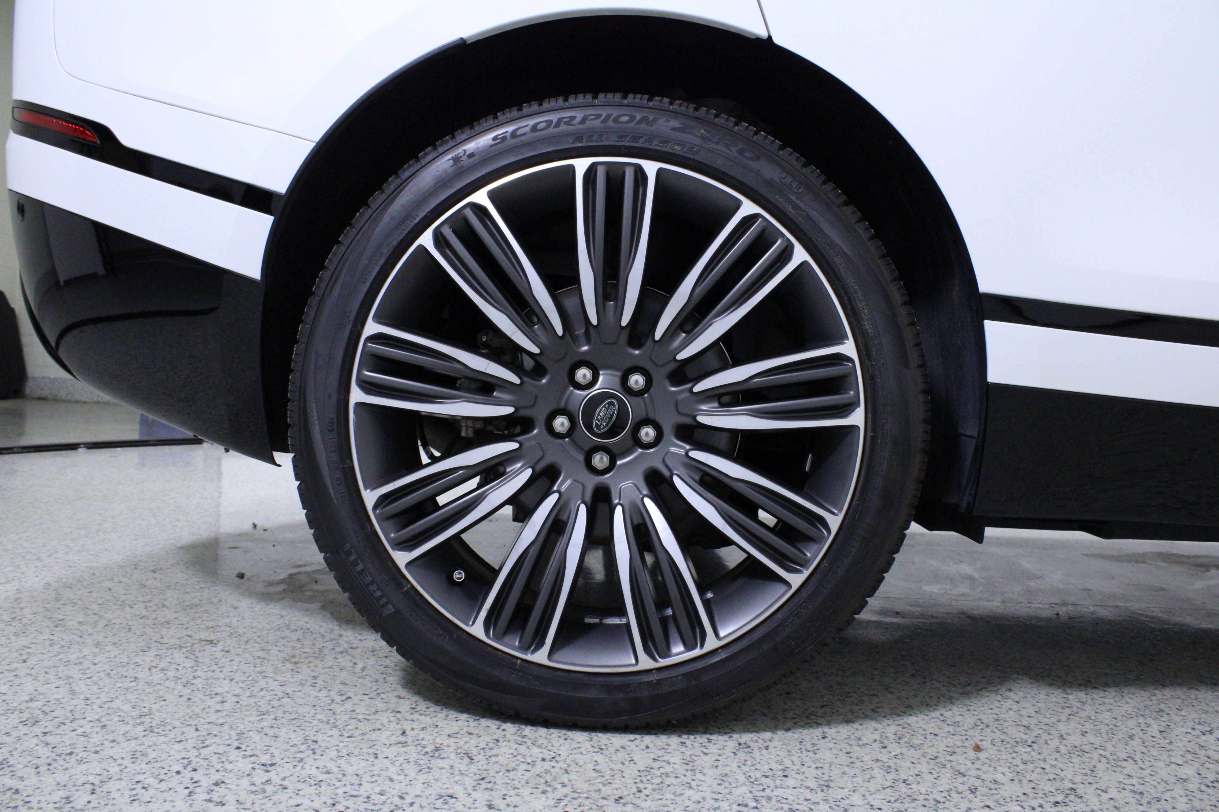 Used 2023 Land Rover Range Rover Velar R-Dynamic S image 8