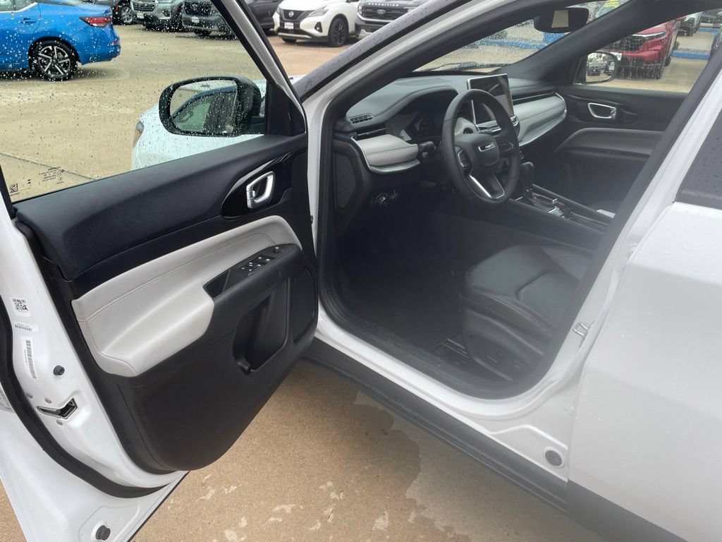 Used 2025 Jeep Compass Limited AWD/4WD image 14