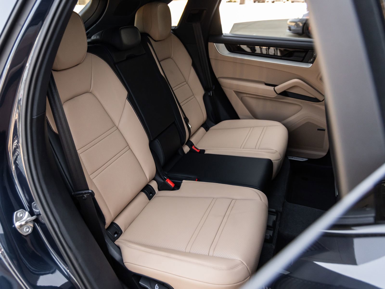 Certified 2025 Porsche Cayenne S AWD/4WD image 40