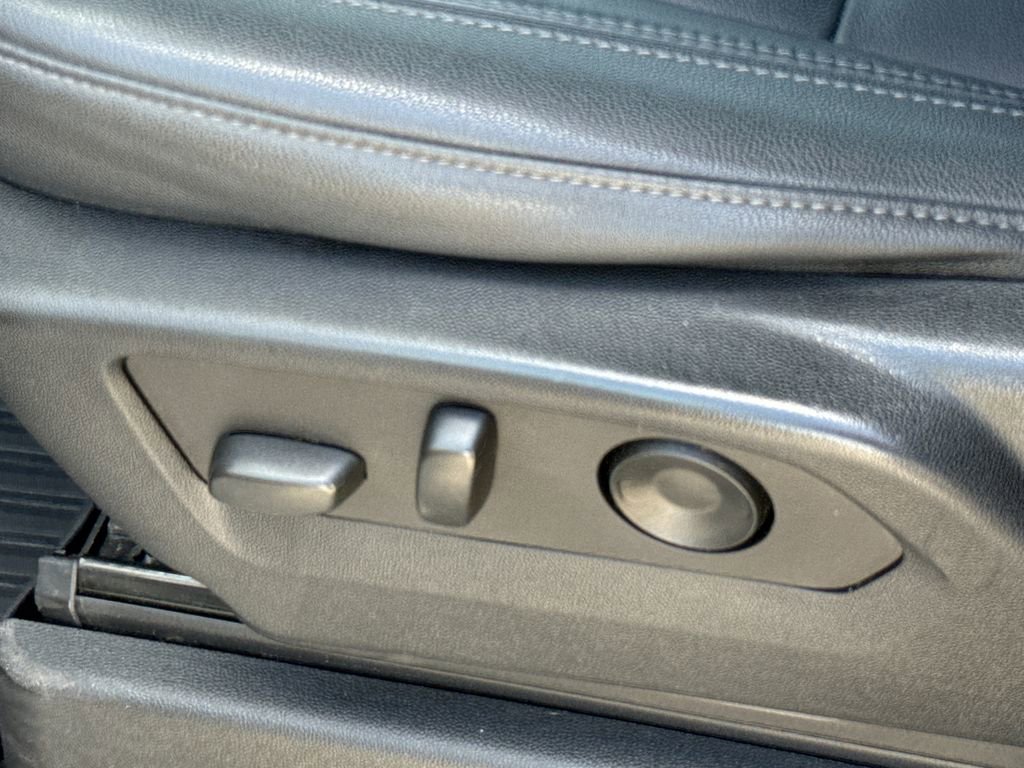 Used 2021 Chevrolet Suburban LT image 24