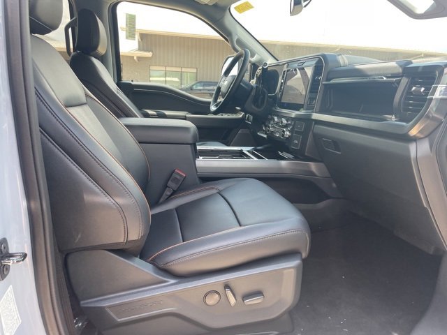 New 2025 Ford F250 Lariat w/ Black Appearance Package image 15