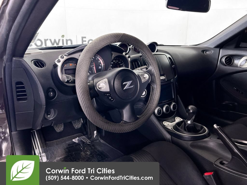 Used 2017 Nissan 370Z Coupe RWD video 3