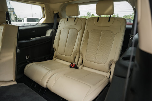 Used 2021 Jeep Grand Cherokee L Limited w/ Luxury Tech Group II AWD/4WD image 22
