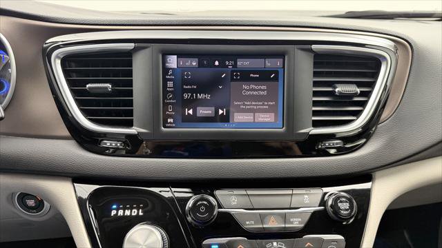 Used 2022 Chrysler Voyager LX FWD image 32
