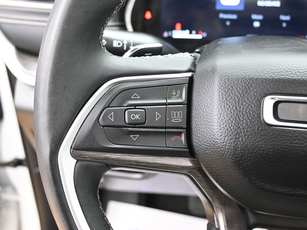 Used 2024 Jeep Grand Cherokee L Limited w/ Luxury Tech Group II image 18