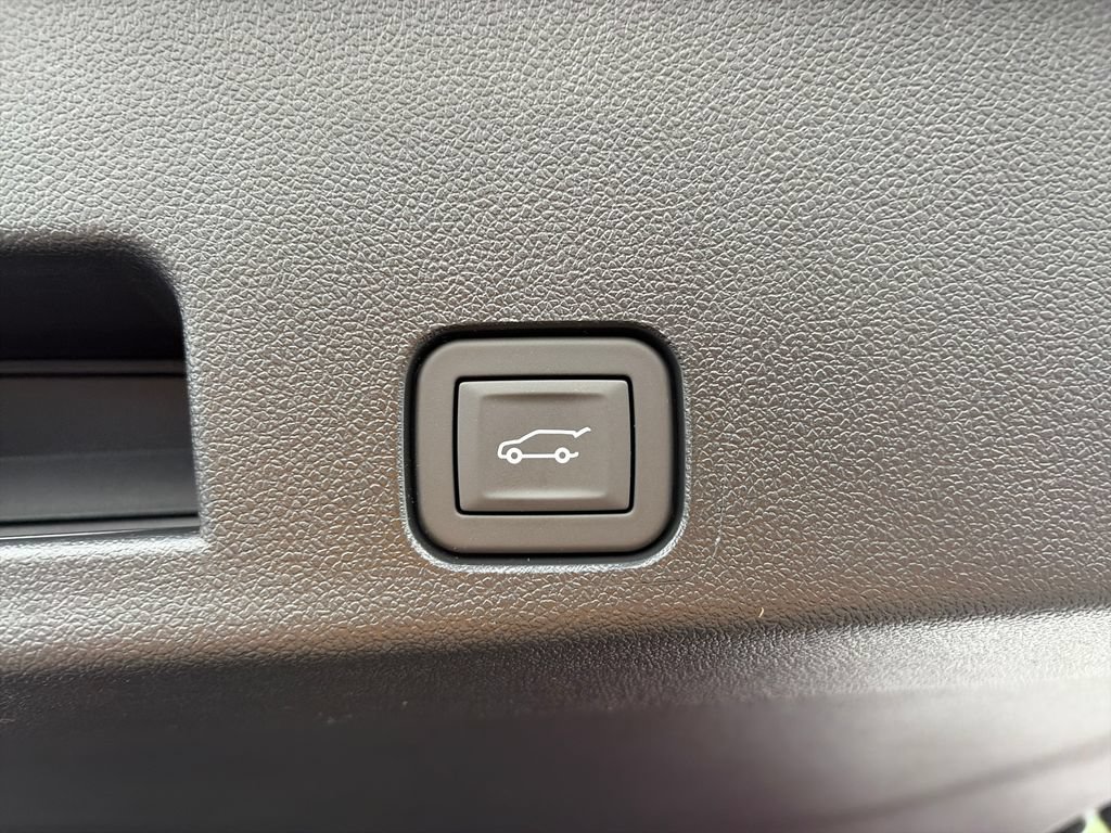 New 2027 Chevrolet Traverse RS w/ LPO, Floor Liner Package AWD/4WD image 6