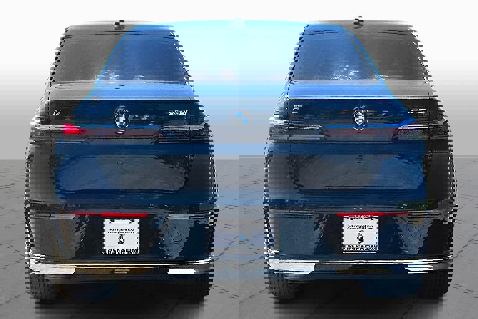 Used 2025 BMW i7 xDrive60 w/ Premium Package image 4